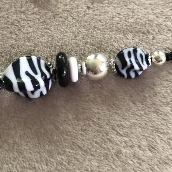 Zebra beaded necklace with matching earrings. - Picture 3 of 6